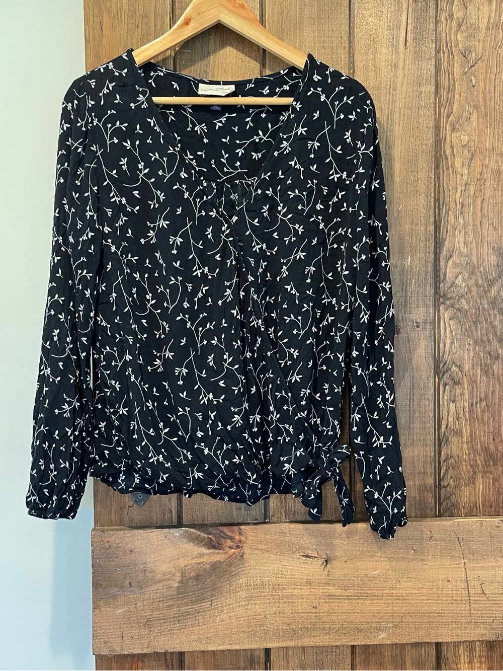 Universal Thread Black Cross Drape Front Side Tie Vine Print Blouse Large